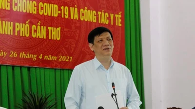 Bộ trưởng Y tế: Nguy cơ lây nhiễm COVID-19 là hiện hữu