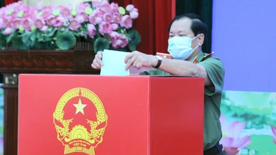 Cần Thơ: Hình ảnh Công an TP đi bầu cử sớm