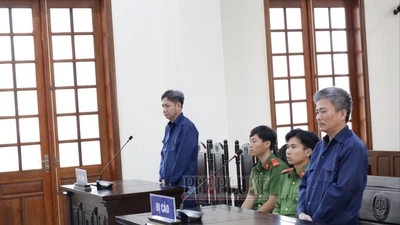 Cần Thơ: 2 cựu cán bộ lãnh án vì bảo kê cho quán karaoke Crown sử dụng ma túy