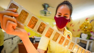 Vàng hướng tới 5.000 USD, chuyên gia lưu ý rủi ro biến động