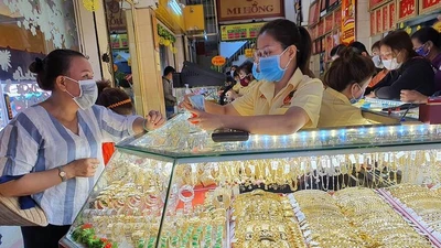 Giá vàng 9999 bất ngờ 'bốc hơi' gần nửa triệu đồng