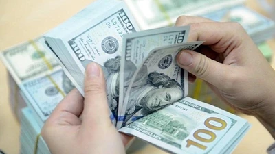 'Chợ đen' tăng mạnh giá mua USD để gom 'hàng'