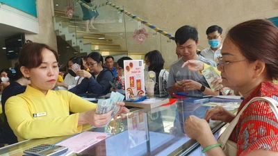 Vàng trong nước tăng 5 phiên liên tiếp, vênh xa so với thế giới