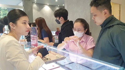 Gỡ nút thắt thị trường vàng: Mở cửa nhập khẩu, được vay vàng trong dân