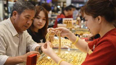 Giá vàng ‘nội’ tăng vọt 13,5 triệu đồng mỗi lượng, đón sóng dự báo 6.000 USD/ounce