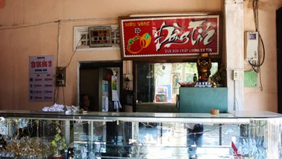 Một tiệm vàng ba lần bị cướp