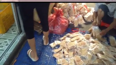 Cận cảnh 'công nghệ' sản xuất cơm cháy chà bông