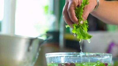 Mẹo hay giúp loại bỏ chất gây ung thư khỏi rau, thịt