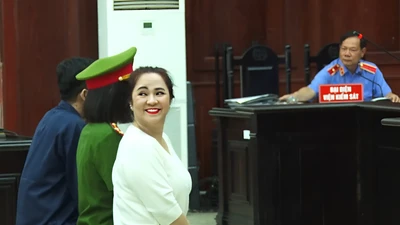 Bà Nguyễn Phương Hằng đã có mặt ở phòng xử