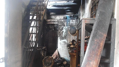 Chủ đi vắng, căn nhà hai tầng cháy rụi