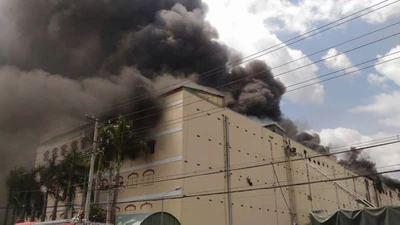 Cháy dữ dội, Cần Thơ xin Quân khu 9 chi viện