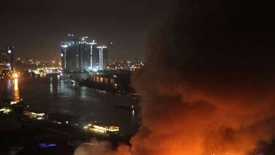 Cháy, nổ dữ dội kho gần cảng Sài Gòn