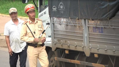 Đình chỉ tổ CSGT Đắk Nông kiểm tra sổ chớp nhoáng