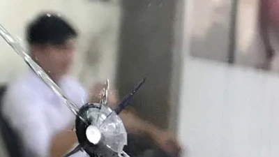 Kẻ cướp xông vào ngân hàng ở Đắk Lắk nổ súng 