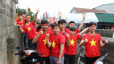 Bố trung vệ Bùi Tiến Dũng gửi lời chúc đến con trai