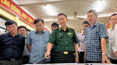 Thủ tướng yêu cầu khẩn trương tìm kiếm ngư dân mất tích trên 2 tàu cá bị chìm