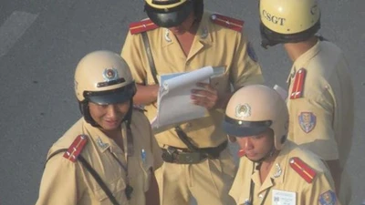 Trưởng phòng CSGT TP.HCM nói gì về vụ “vạch ví người đi đường”?