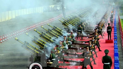 Chùm ảnh: 21 phát đại bác vang lên trong ngày Quốc khánh