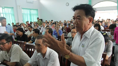 Bí thư Thăng: 'Các đồng chí nói vì dân vì nước là vì chỗ nào?'