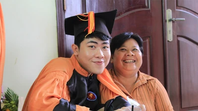 Nhà có mẹ, con vẽ ước mơ