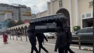 Chiêu trò quảng cáo: Sáng tạo tới mức...khiêng quan tài là thua rồi! 