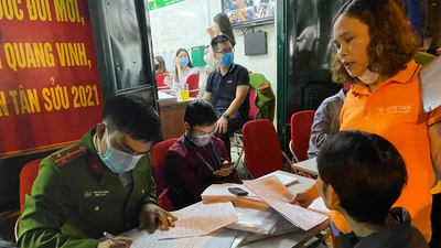 Công an dùng Facebook để giải đáp việc chậm trả CCCD