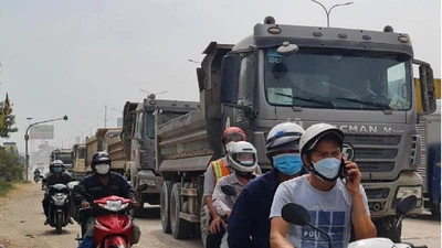 Đồng Nai: Ám ảnh nhiều xe ben khủng chạy bạt mạng