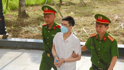 Những cuộc gặp bí mật và 435 cuộc điện thoại hậu thương vụ 'chuyến bay giải cứu'