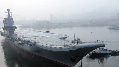 Tàu sân bay Sơn Đông tự đóng của Trung Quốc neo tại cảng Đại Liên thuộc TP Đại Liên hồi tháng 9-2018.