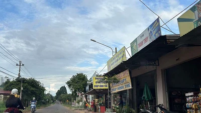 Người dân buôn bán cách trụ sở UBND xã Ea Tiêu khoảng 50 m bình thường trở lại.