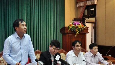 Chưa tìm thấy độc tố trong các mẫu cá chết Hồ Tây