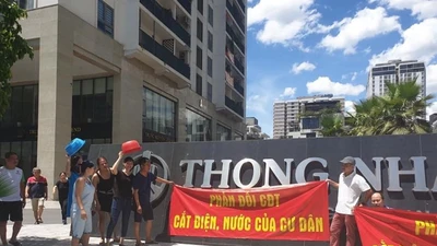 Dân chung cư Thống Nhất Complex bị cắt nước giữa lúc nắng nóng