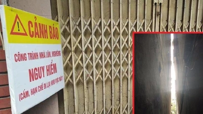 Hà Nội: Khiếp vía ngôi nhà nghiêng... 60 cm chờ đổ sập