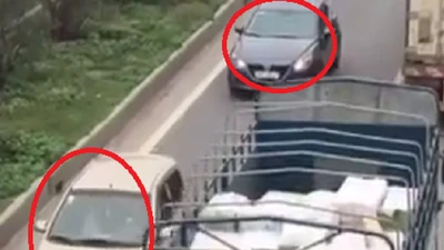 4 ô tô 'rồng rắn' chạy ngược chiều trên cao tốc