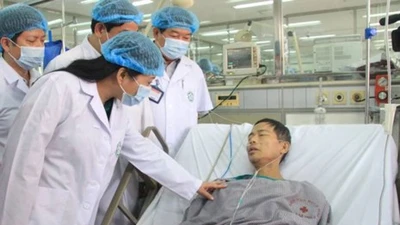 Khởi tố vụ tai biến khi chạy thận ở Hòa Bình