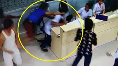 Bác sĩ bị đánh chảy máu đầu khi đang chữa cho bệnh nhân