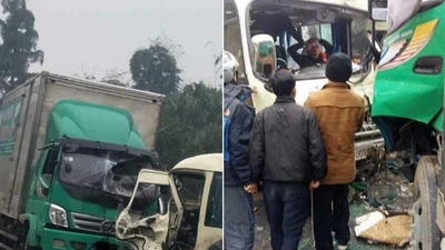 Xe khách 29 chỗ va chạm với xe tải, tài xế bị gãy chân