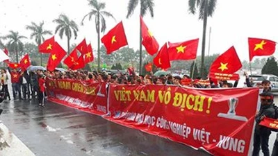 'Chảo lửa' Mỹ Đình dần rực đỏ trước giờ G