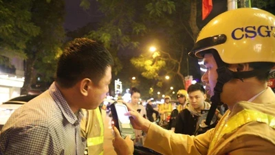 CSGT đáp trả khi người quá ngưỡng nồng độ cồn gọi 'người thân'