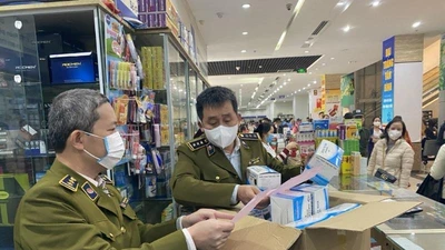 41 hiệu thuốc bán khẩu trang giá 'cắt cổ' bị công an xử lý