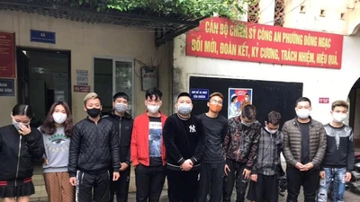 11 nam nữ tụ tập hút cần sa khi đang dịch COVID-19