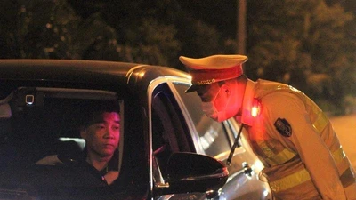 CSGT xuyên đêm kiểm soát phương tiện trên cao tốc