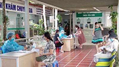 Hơn 1.000 thai phụ tại Hà Nội được tiêm phòng COVID-19 bằng vaccine Pfizer