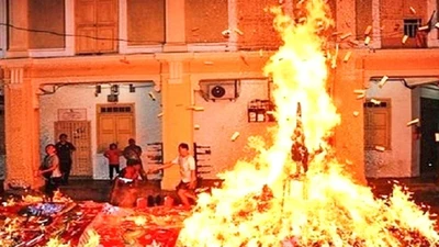 Rằm tháng 7 cận kề, công an cảnh báo mối nguy ‘bà hỏa’ từ việc đốt vàng mã