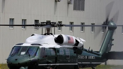 Dàn phương tiện hoành tráng luôn theo sát tổng thống Mỹ