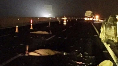 Tự ý sửa xe trên cao tốc, hiểm họa khôn lường