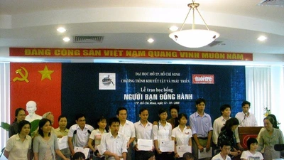 Học bổng “Người bạn đồng hành” dành cho SV khuyết tật