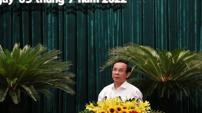 Bí thư TP HCM xin lỗi vì chậm khen thưởng lực lượng tuyến đầu chống dịch