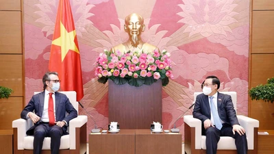 Chủ tịch Quốc hội đề nghị EU giúp tiếp cận nguồn vaccine 