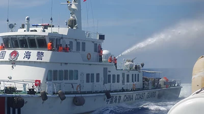 Tàu Trung Quốc ngang ngược tấn công